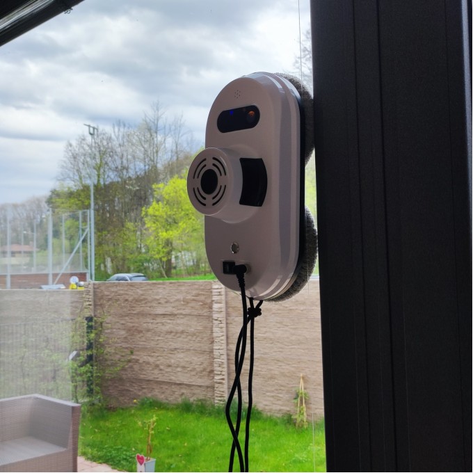 Robotický čistič okien AERIUM VAC100 SMART biely