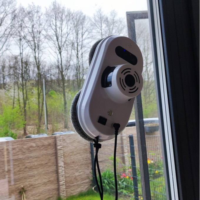 Robotický čistič okien AERIUM VAC100 SMART biely